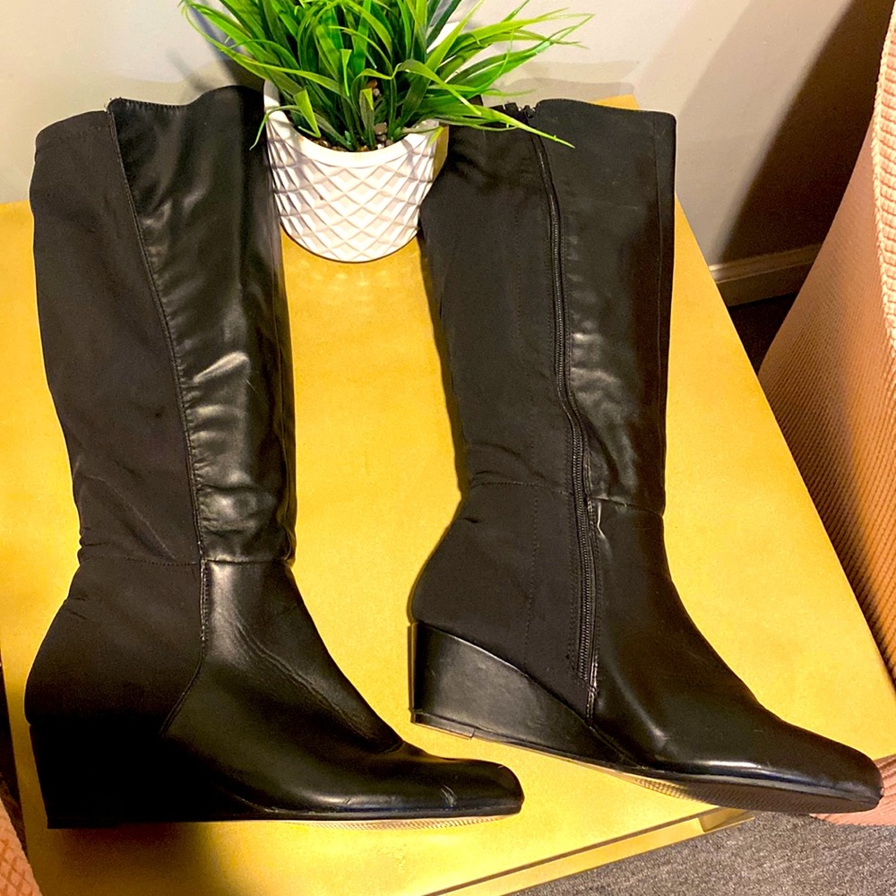 Size 12 W Avenue  wedge Boots